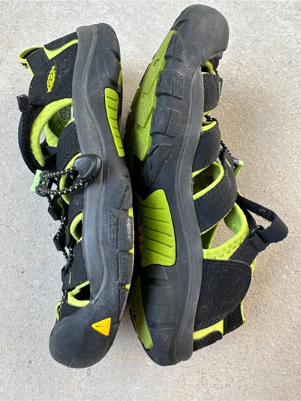 KEEN Newport H2 Water Sandals Black Lime Green Youth 6 / Women 7.5